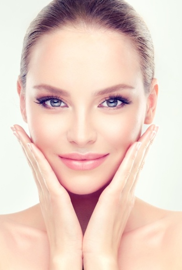 تعرفي على خطوات استعادة نضارة البشرة بعد اجازة الصيف