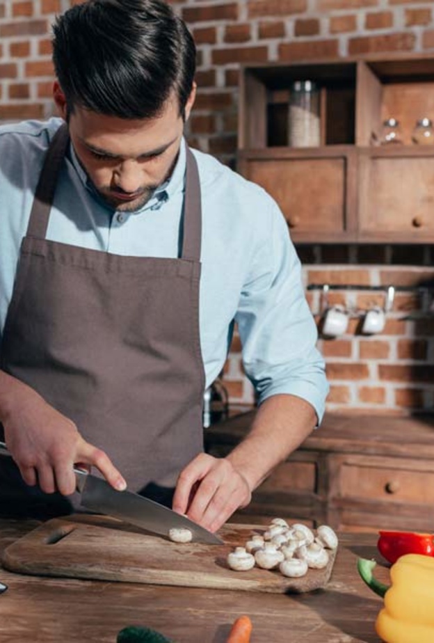 عندما يدخل رجل برج العذراء الى المطبخ فهو يعد طبقاً ليس فقط لذيذ ولكن يبدو مثاليا
