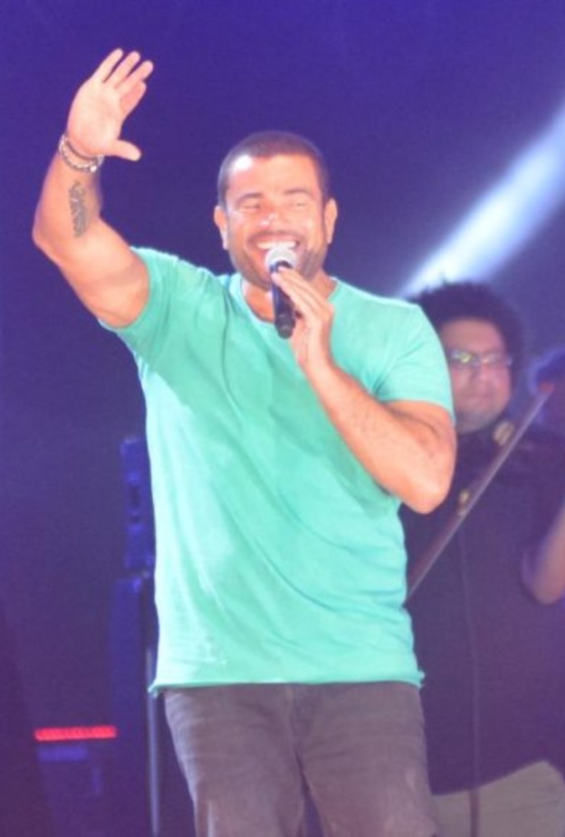 عمرو دياب في حفله بالساحل الشمالي