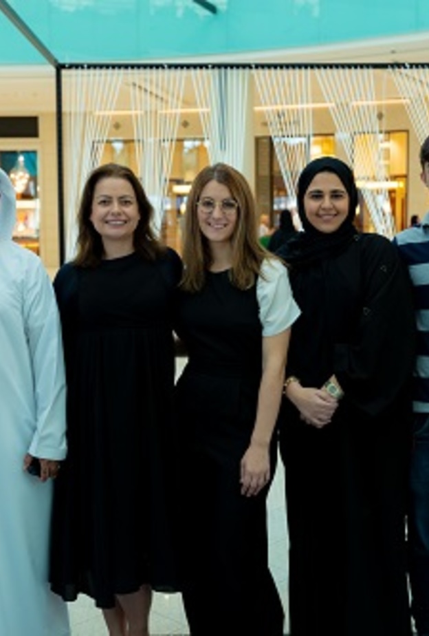 دبي للتصميم والابتكار يحتفل ببدء الدراسة بعرض حي لعمل فني تفاعلي 