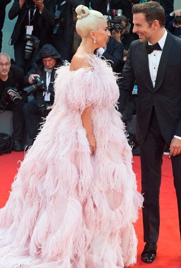 ليدي جاجا وبرادلي كوبر