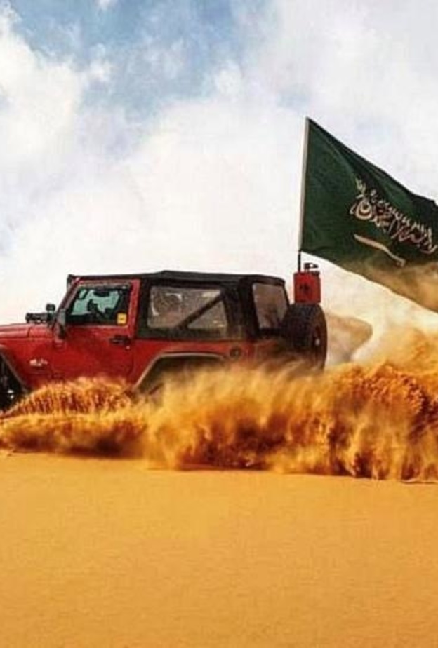 سعوديات يمارسن هواية التطعيس في الصحراء