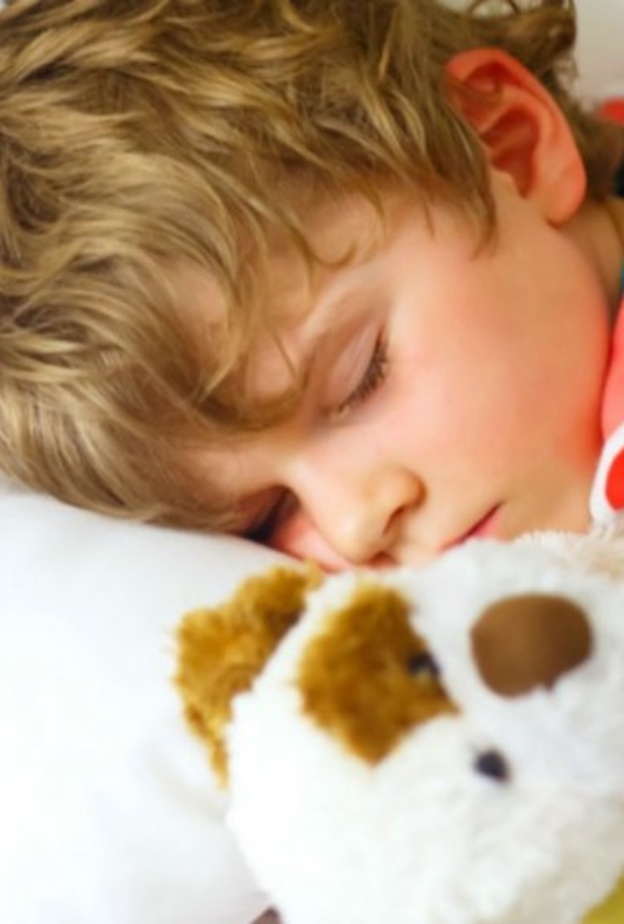 كيفية تعويد الطفل على النوم مبكرا استعدادا للمدرسة