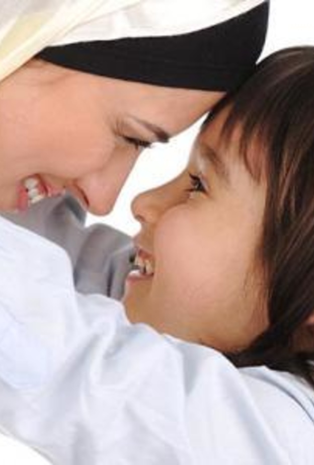 مرور مكة يوزع الورود منذ ساعات الصباح الباكر