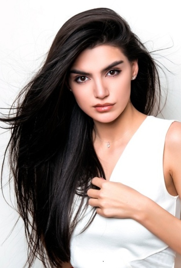 زيت السمسم يساعد على تثبيت لون الشعر الاسود