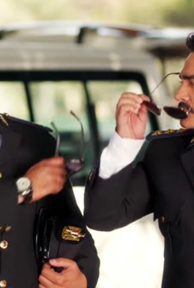 مشهد من فيلم البدلة لأكرم حسني وتامر حسني