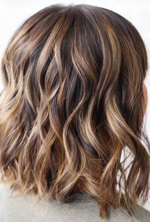 الشعر البني بالخصل الكراميل