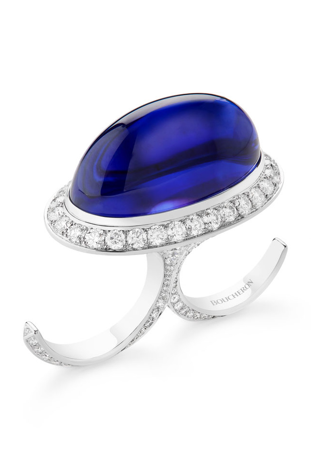 خاتم شانيل من الذهب والماس وحجر البيرل