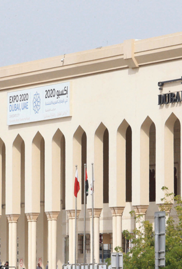 عاطل يجر رجل شرطة في دبي بسيارته 70 متراً ويدهس قدمه