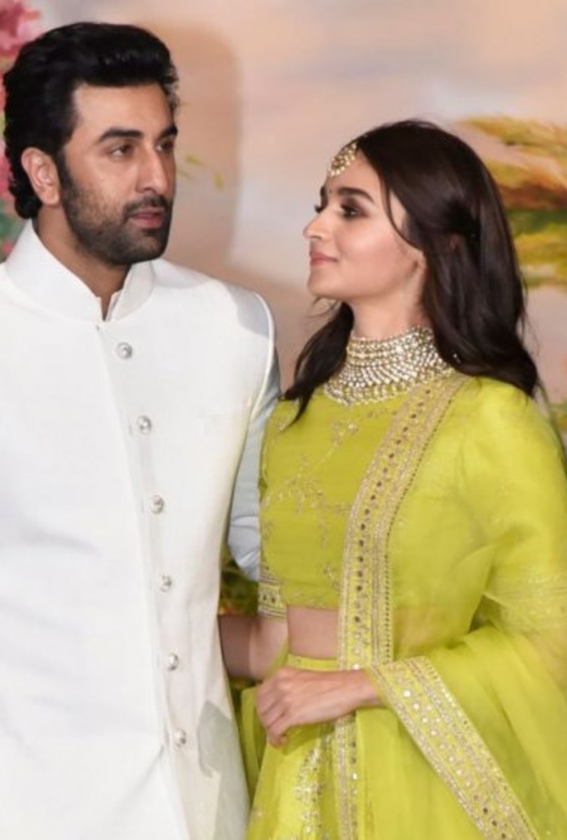 عليا بهات ظهرت برفقة عائلة رانبير كابور