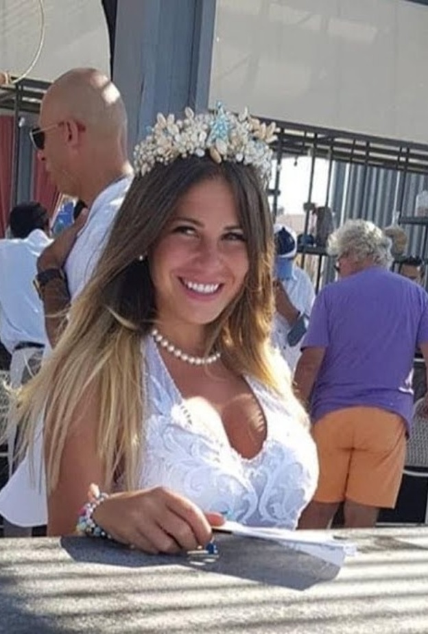 فستان منة حسين فهمي