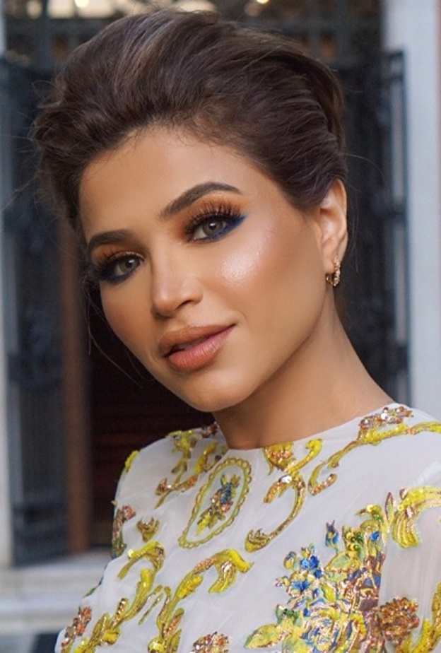 نهى نبيل بالشعر المتوسط الطول سابقا