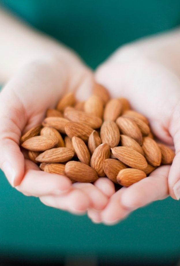  فوائد اللوز للرجيم وانقاص الوزن