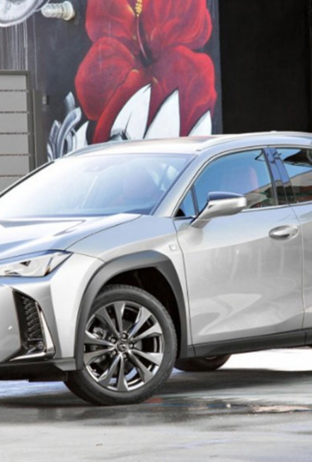 "لكزس" تطلق سيارتها "UX" الجديدة الربيع المقبل 