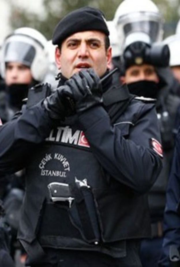 الشرطة التركية اقتحمت حفل الزفاف ومنعت طفلة من الزواج