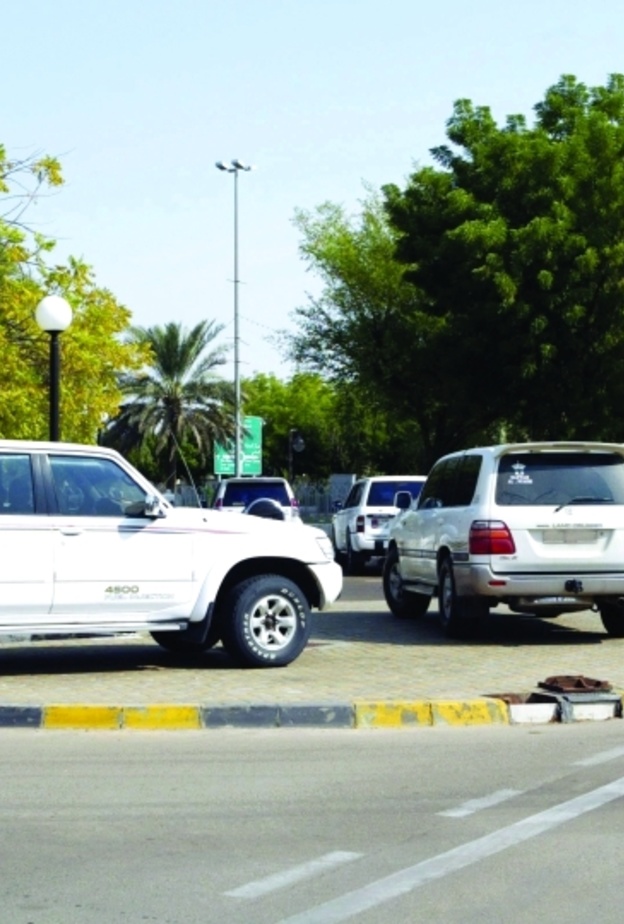 شرطة أبوظبي تحدد 6 أنواع للوقوف الخاطئ