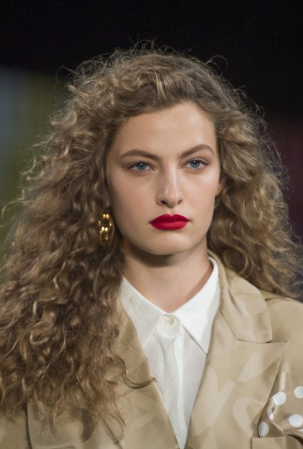  ألوان شفاه الغليتر لصيف 2019 بأسلوب Jeremy Scott