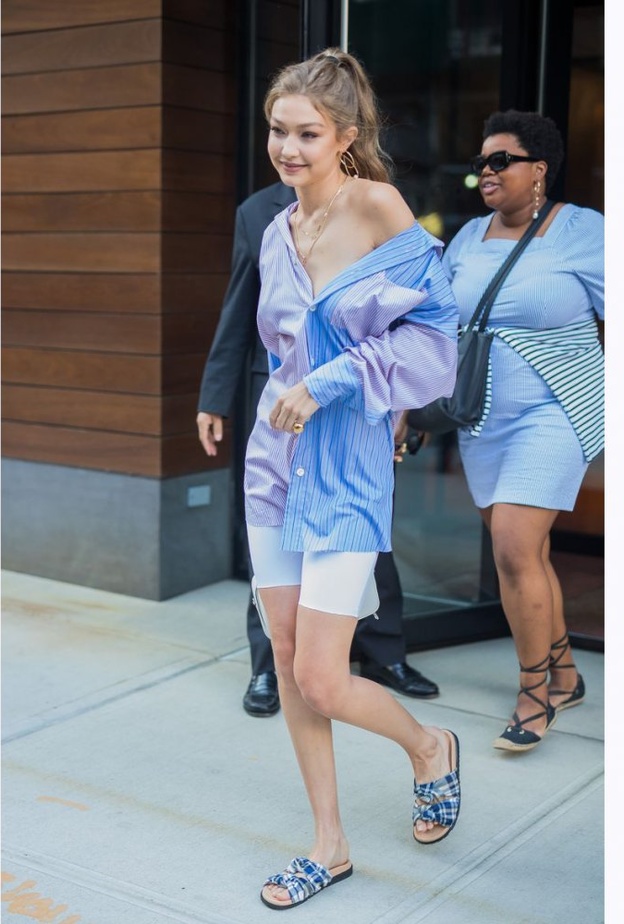 القميص الكلاسيكي القصير باللون الابيض من وحي بيلا حديد