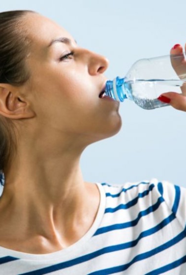 شرب الماء يقي من تضخم الكلى