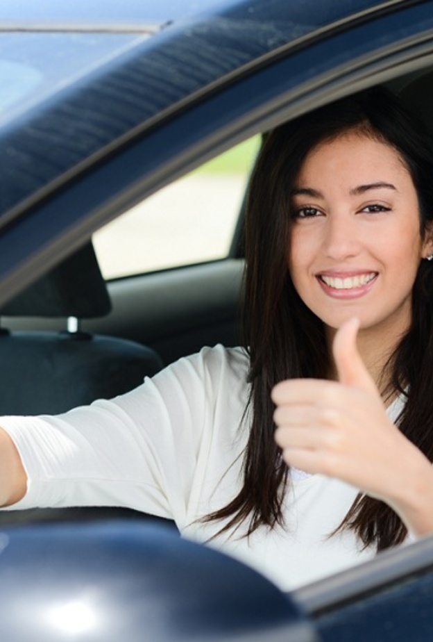 تعرفي على نصائح حماية اليدين من الشمس اثناء القيادة