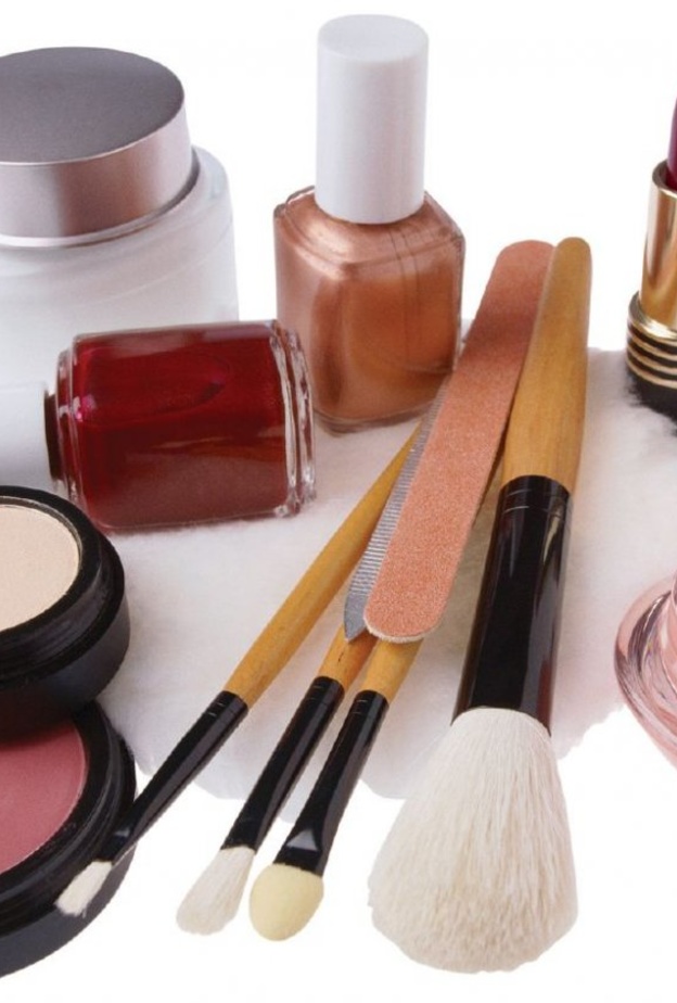  احملي معك دوما مرطب للشفاه واحمر الشفاه