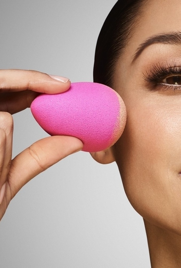  قومي بقرص منطقة العينين بلطف لتحركي الدورة الدموية