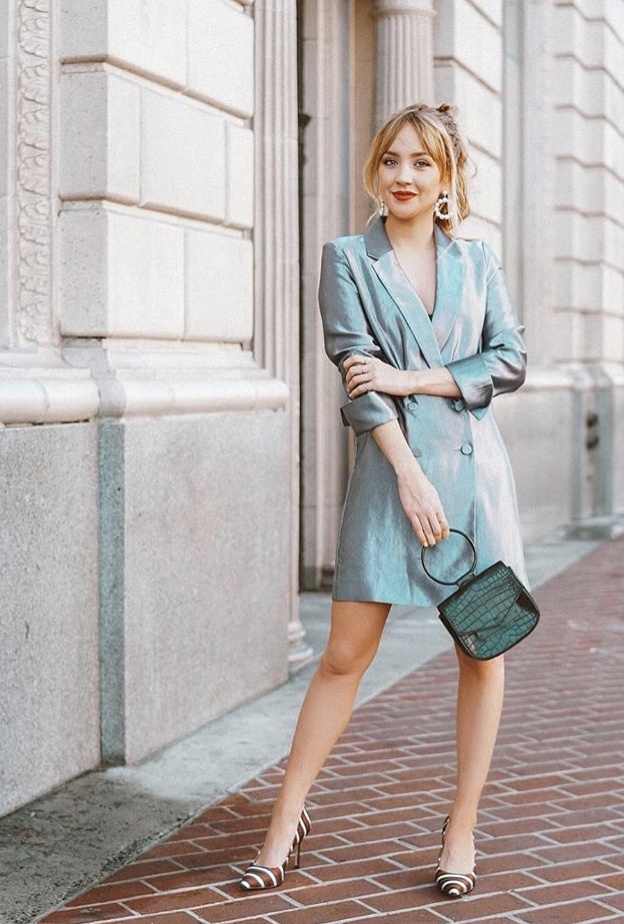 طرق تنسيق فساتين البليزر الدارجة