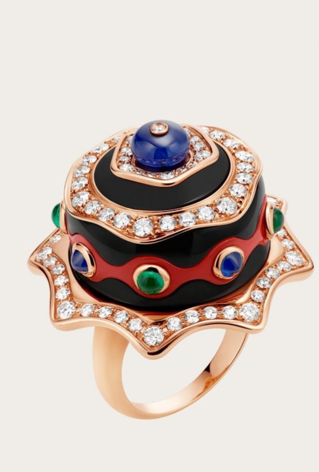 قلادة ديور بالماس.