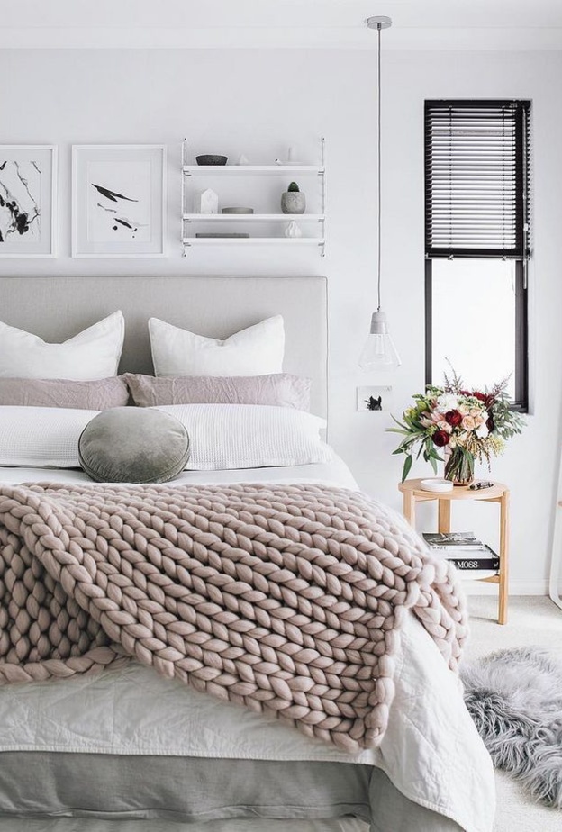 غرفة نوم بديكورات بسيطة ومظهر مميز