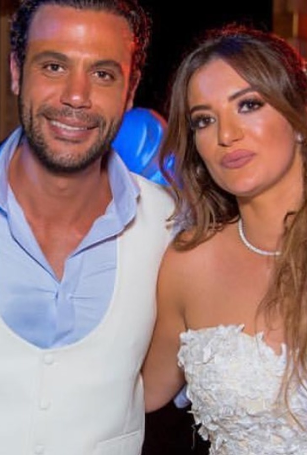 منة حسين فهمي في صورة لها من شهر العسل