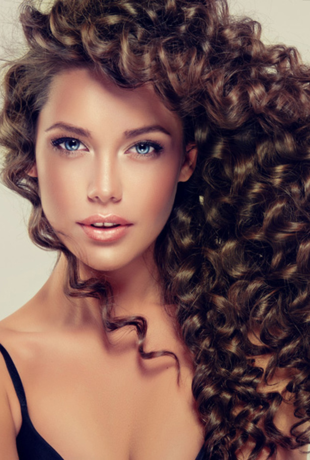 حافظي على شعر مجعد صحي