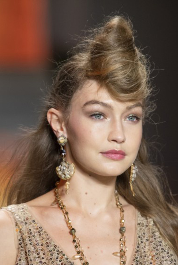 رسمات الآيلاينر الأسود الرفيع من Longchamp