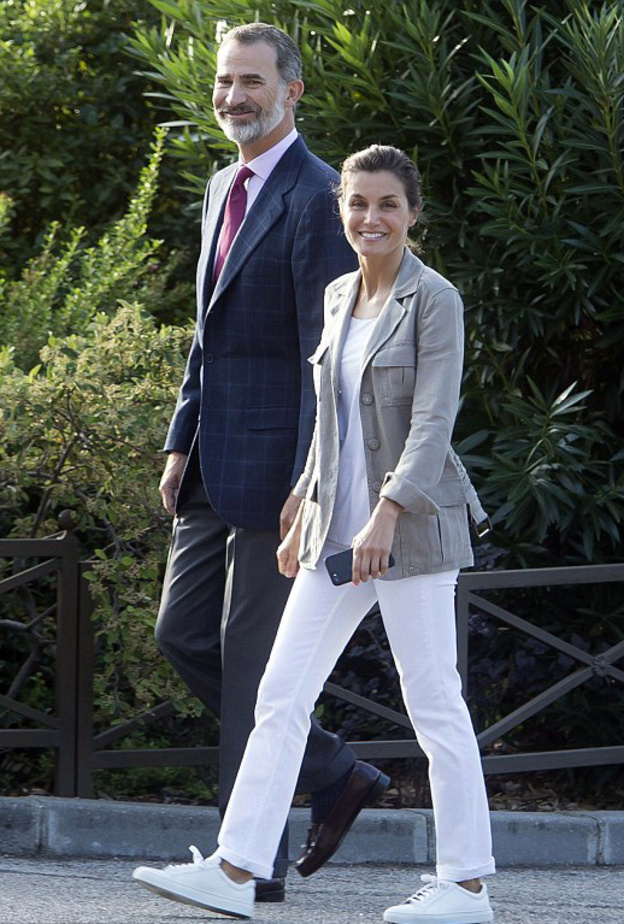 آباء الطلاب اعتادوا رؤية ملك وملكة إسبانيا في المدرسة