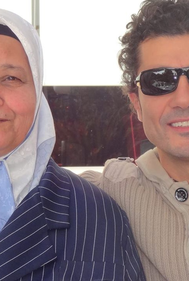 خالد النبوي ووالدته 