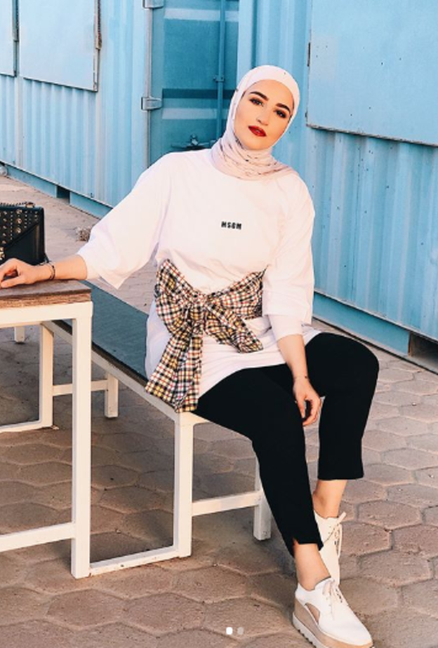 فاطمة حسام تجمع ما بين كلاسيكيتها والأفكار الرّائجة في عالم الموضة