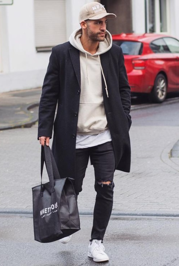 طريقة كاجوال بسيطة بتنسيق الجينز الأسود بالاطلالات الشتوية