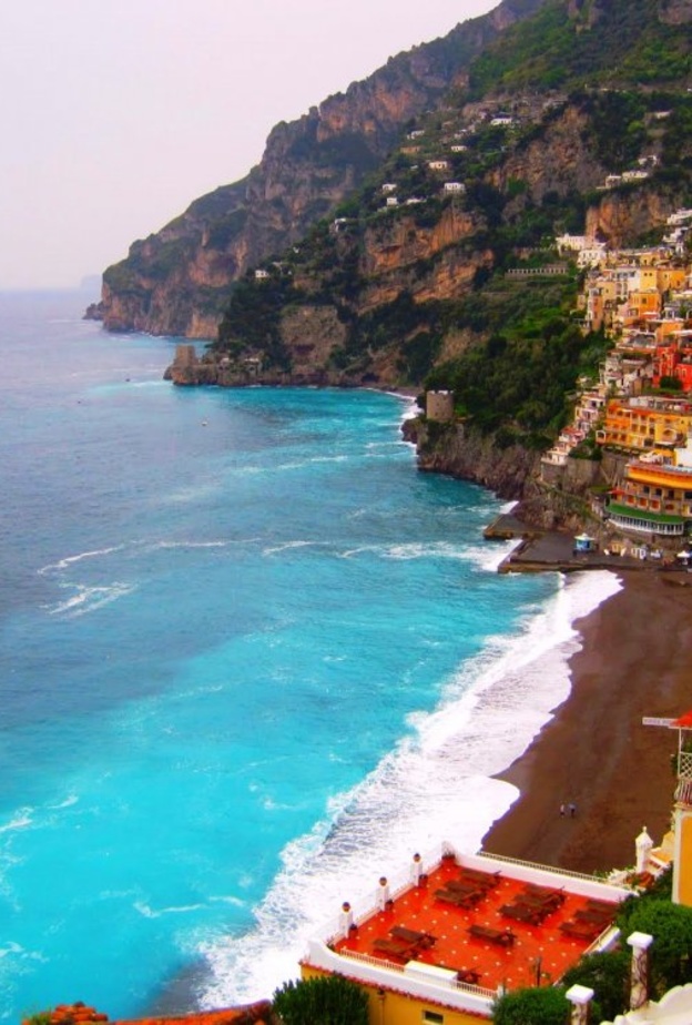 مطاعم بوسيتانو بأجمال الاطلالات على البحر