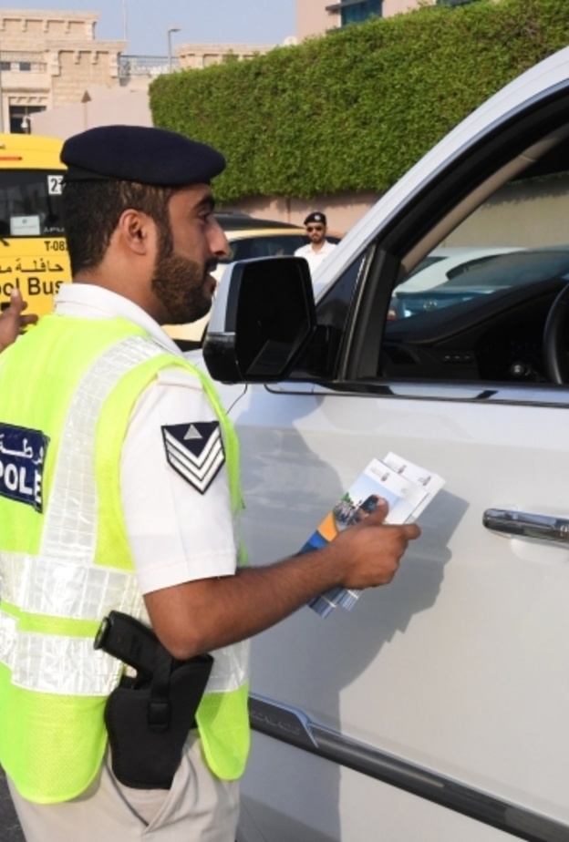 مخالفات تحذيرية للسائقين قرب مدارس أبوظبي