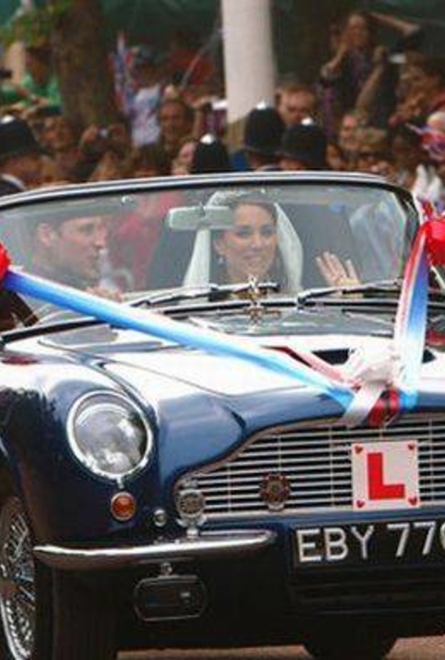 العائلة المالكة الأردنية-السيار مرسيدس بنز  300 DL موديل 1996