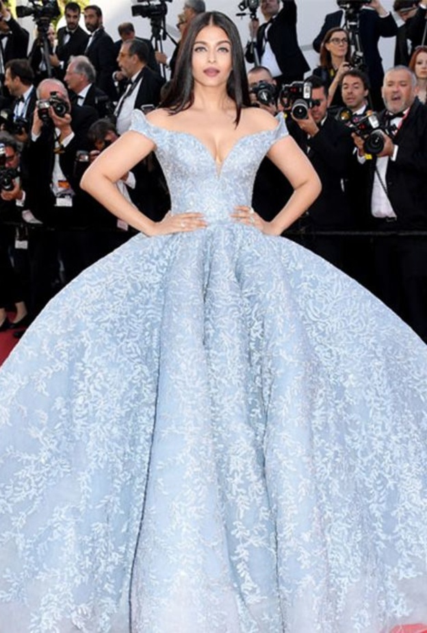 فستان من تصميم رالف أند روسو