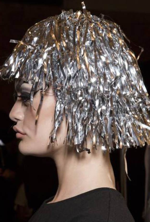 الصيحات الخارجة عن المألوف هي السمة الغالبة على أسبوع الموضة في لندن .. وهذه إحداها !