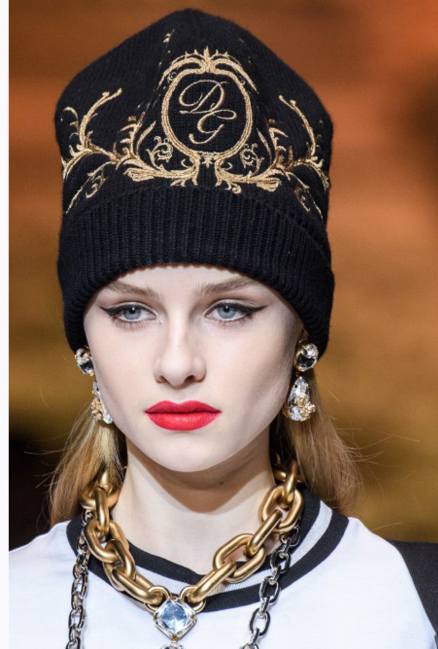 أكسسوارات القبعة الصوفية الملونة التي تغطي الرقبة من Calvin Klein