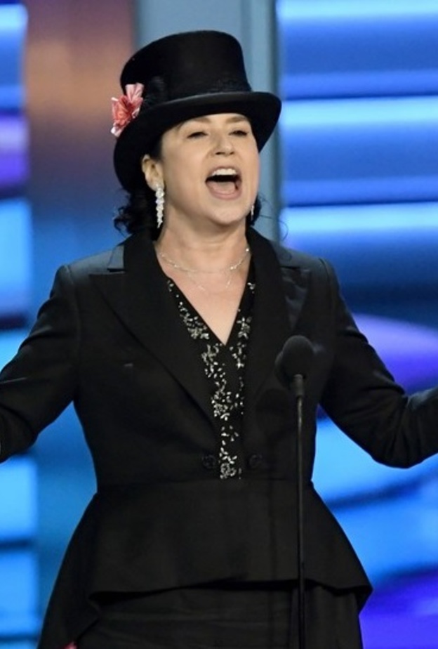 أول إمرأة تفوز بجائزتين في تاريخ جوائز إيمي