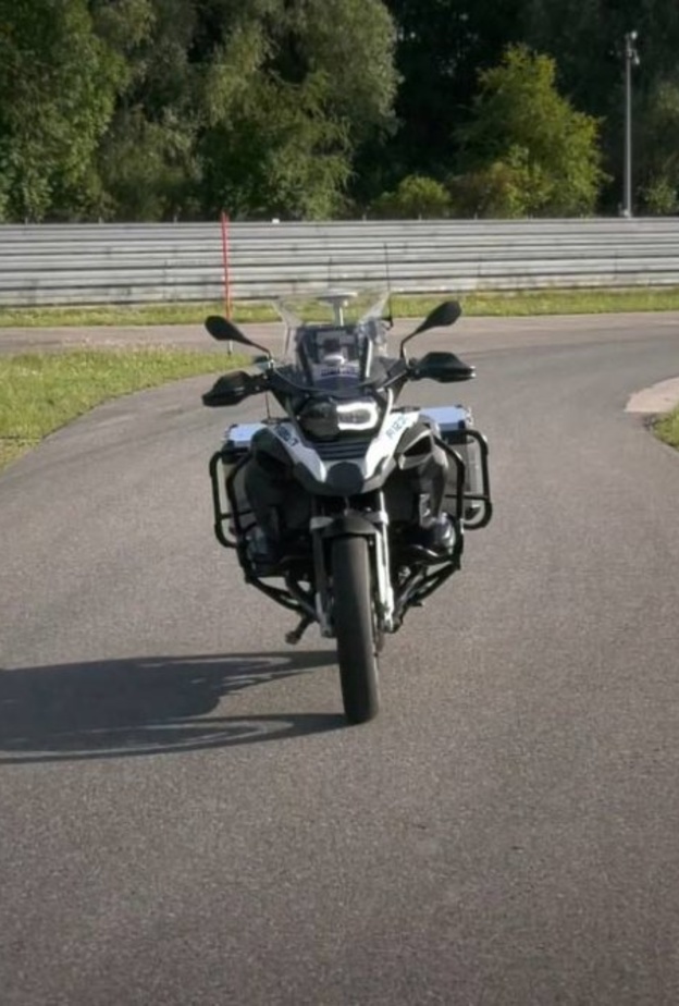 BMW تطور دراجة نارية ذاتية القيادة !