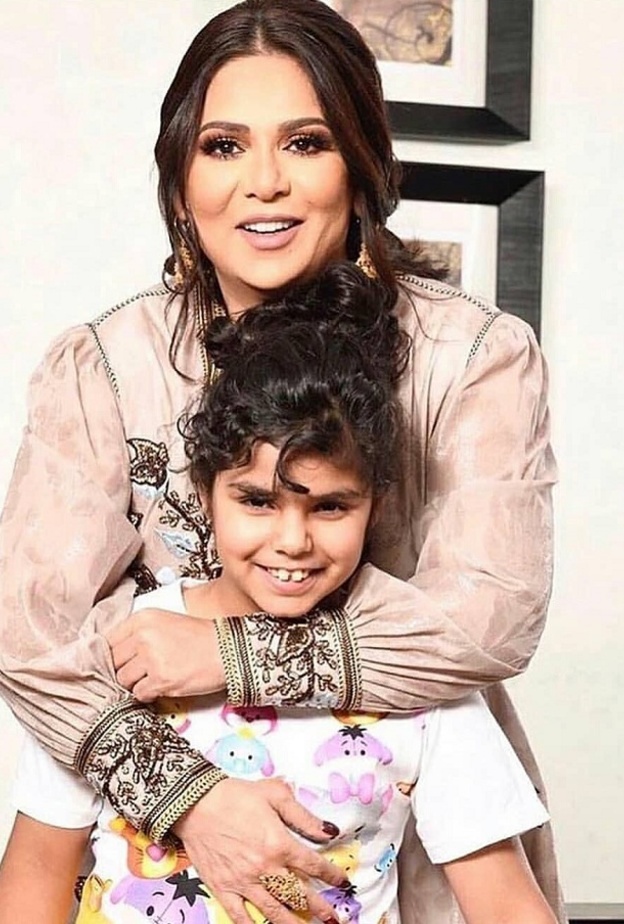 نوال الكويتية تحتفل بعيد ميلاد ابنتها حنين