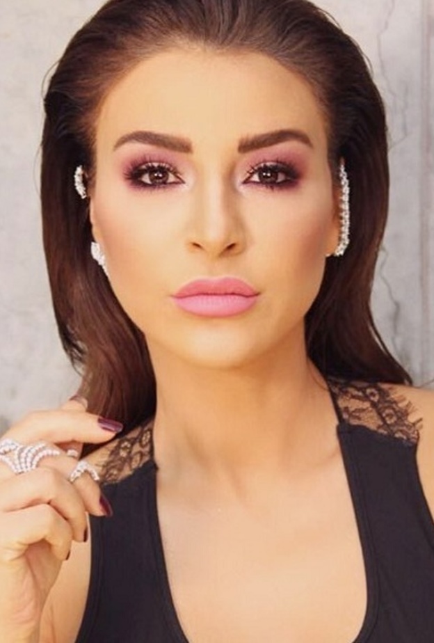 ماغي بو غصن تألقت بمكياج زهري باحدث اطلالة لها