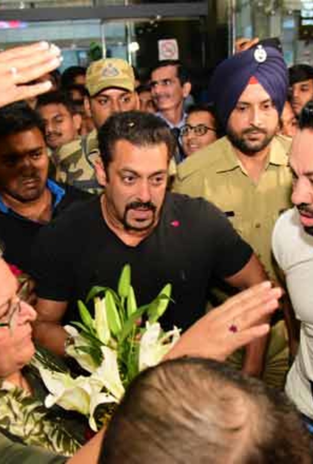 يوليا فانتور في المطار