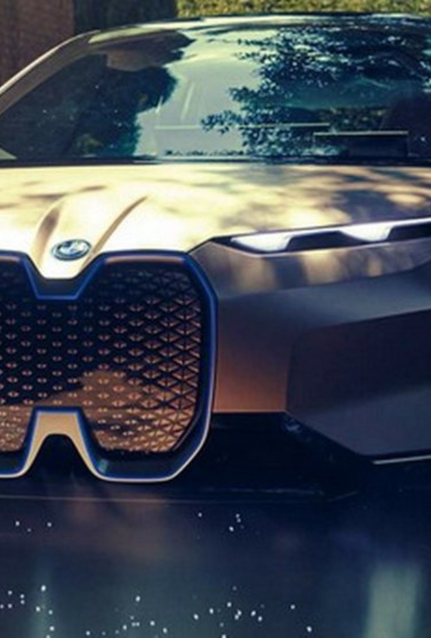 السيارة من الداخل