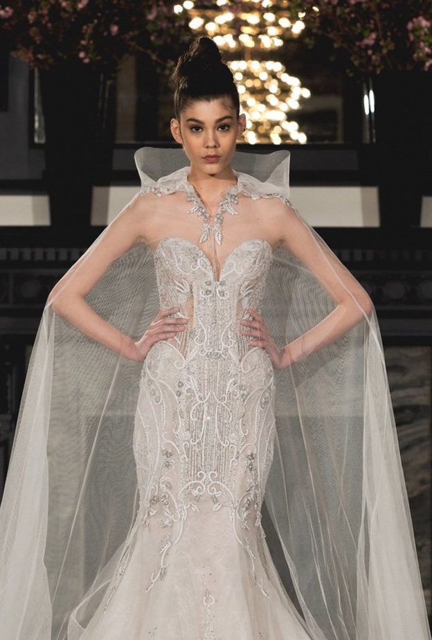 فساتين زفاف مع كاب