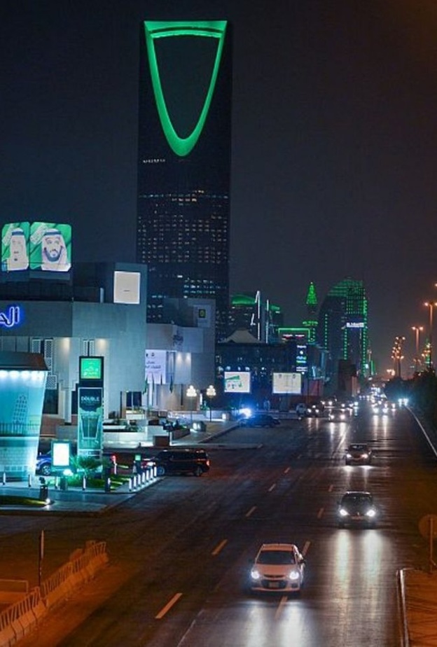 من مظاهر الاحتفال باليوم الوطني في ميادين العاصمة